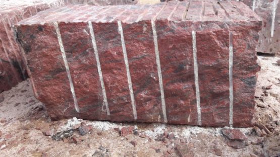 granit romantica red